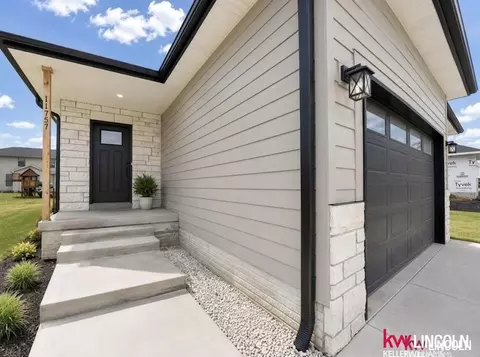 11765 S 125 St, Papillion, NE 68046