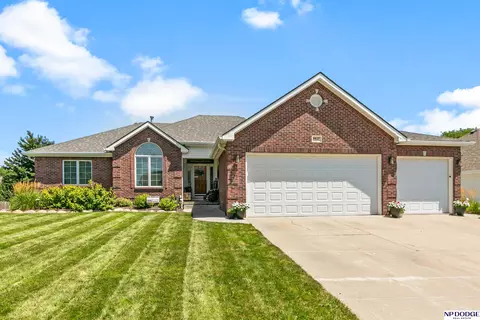 8627 S 100th St, La Vista, NE 68128