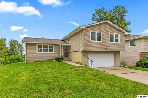 1720 N 106 St, Omaha, NE 68114