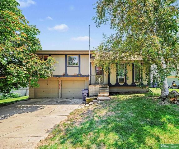 13609 Redwood Cir, Omaha, NE 68138