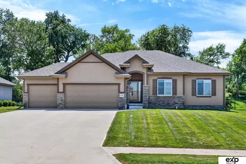 5107 Waterford Ave, Papillion, NE 68133