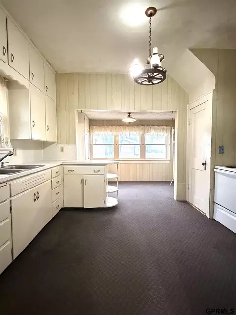 Kitchen - 233 S Fillmore St, Bruning, NE 68322 photo 1 of 2