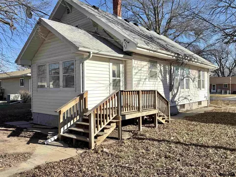 Exterior - 233 S Fillmore St, Bruning, NE 68322 photo 3 of 4
