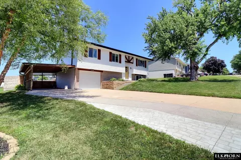 21216 Welsh Rd, Omaha, NE 68022