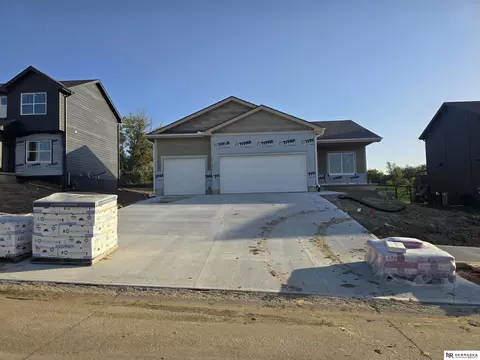 17155 Abigail St, Bennington, NE 68007