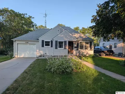 1172 N Sycamore St, Wahoo, NE 68066