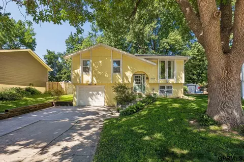 4624 N 130th Cir, Omaha, NE 68164