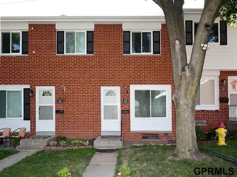 128 Arbor Ct, Omaha, NE 68108