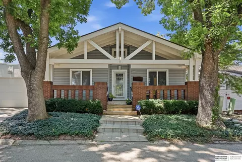 212 N 127th Plz, Omaha, NE 68154