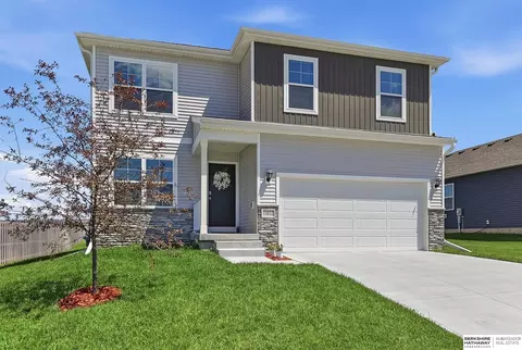 11612 Port Royal Dr, Papillion, NE 68046