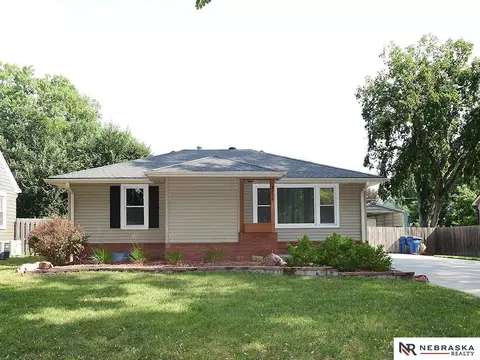 3734 Sumner St, Lincoln, NE 68506