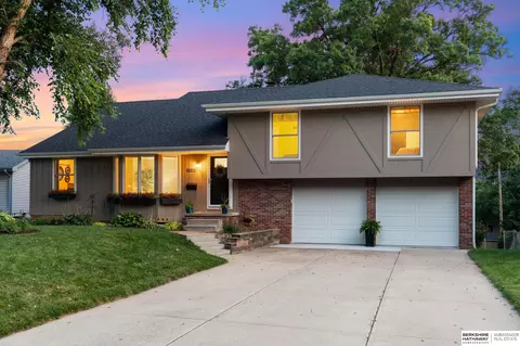 13221 Cedar Cir, Omaha, NE 68144