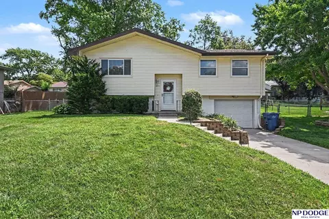 601 Chestnut Dr, Gretna, NE 68028