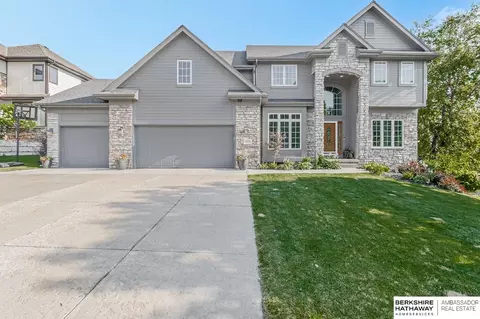 19209 Taylor Cir, Elkhorn, NE 68022