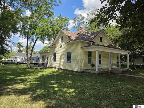 Exterior - 801 N 12th St, Beatrice, NE 68310 photo 4 of 6