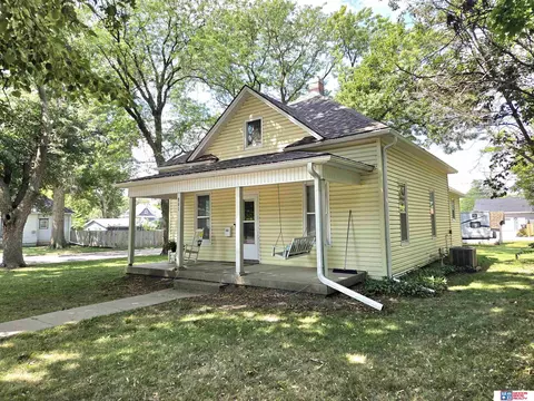 Exterior - 801 N 12th St, Beatrice, NE 68310 photo 3 of 6