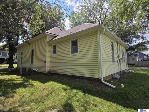 Exterior - 801 N 12th St, Beatrice, NE 68310 photo 5 of 6