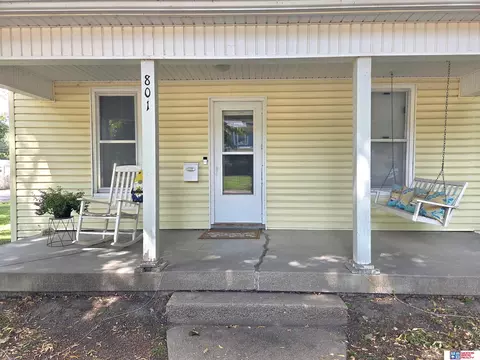 Exterior - 801 N 12th St, Beatrice, NE 68310 photo 2 of 6