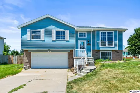 10802 S 17th St, Bellevue, NE 68123