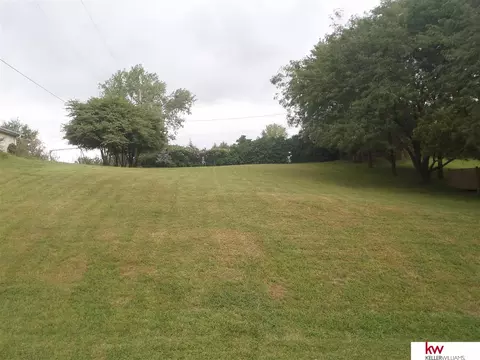 1920 Dunbar Dr, Plattsmouth, NE 68048