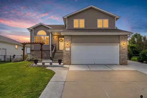 8951 Prairie Village Dr, Lincoln, NE 68507