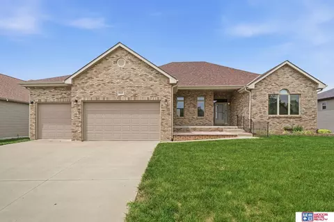 9403 S 28th St, Lincoln, NE 68516