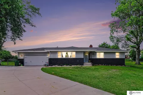 8402 S 26th St, Bellevue, NE 68147