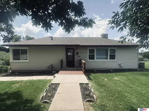 2234 S 41st St, Omaha, NE 68105