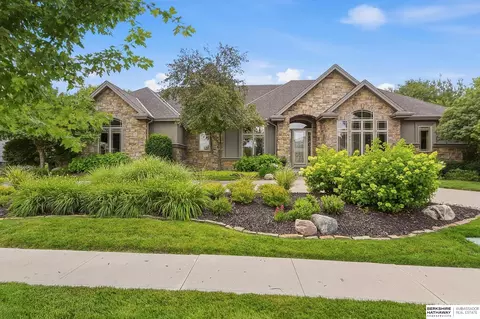 18905 Lafayette Ave, Elkhorn, NE 68022