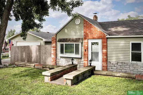 5034 S 53rd St, Omaha, NE 68117
