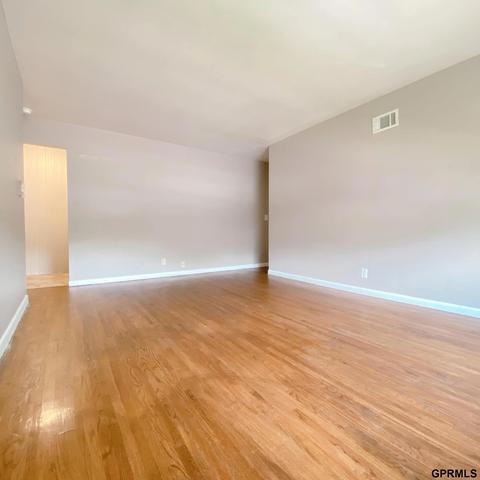 4815 Ames Ave, Omaha, NE 68104