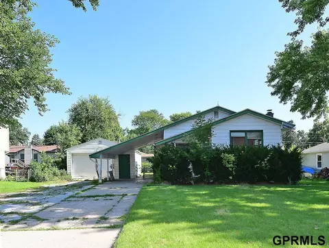 8718 Hamilton St, Omaha, NE 68114