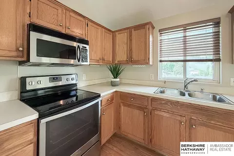 Kitchen - 1138 Devon Dr, Papillion, NE 68046 photo 5 of 5