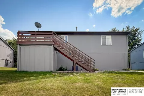 Exterior - 1138 Devon Dr, Papillion, NE 68046 photo 4 of 6