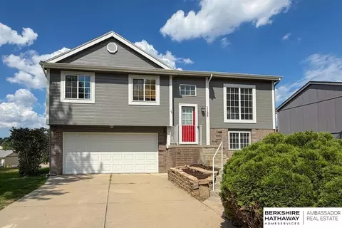 1138 Devon Dr, Papillion, NE 68046