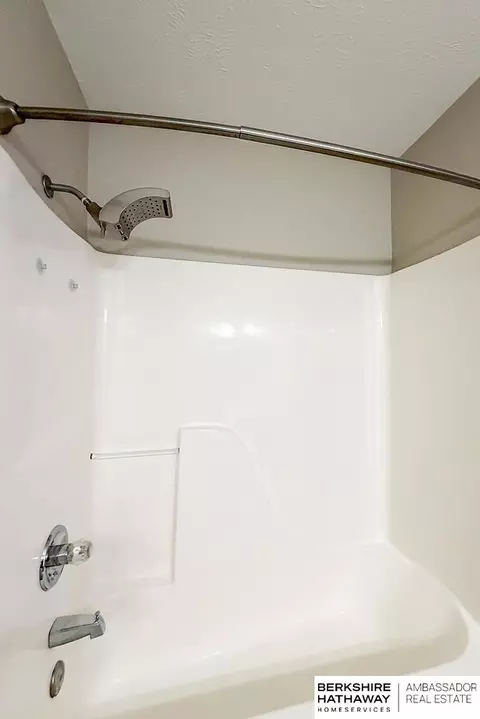 Bath - 1138 Devon Dr, Papillion, NE 68046 photo 2 of 3