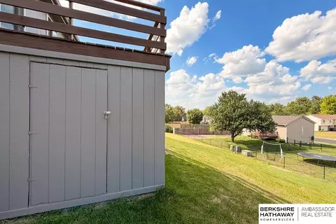 Exterior - 1138 Devon Dr, Papillion, NE 68046 photo 5 of 6