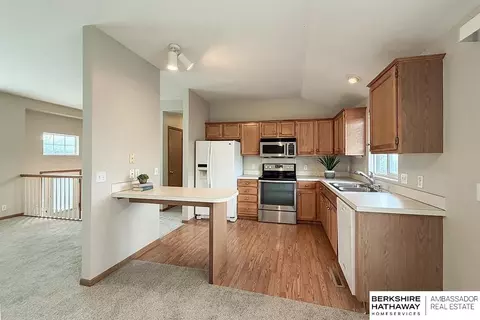 Kitchen - 1138 Devon Dr, Papillion, NE 68046 photo 2 of 5