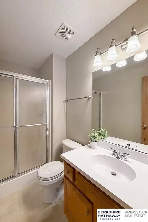 Bath - 1138 Devon Dr, Papillion, NE 68046 photo 3 of 3