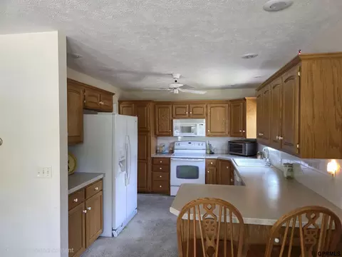 Kitchen - 506 Springview St, Beatrice, NE 68310 photo 4 of 4