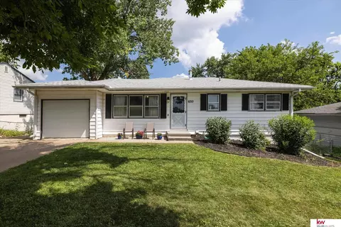 6710 Hartman Ave, Omaha, NE 68104