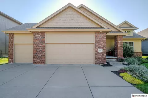 625 S 196th Ave, Elkhorn, NE 68022