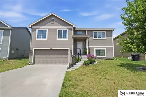 9118 Potter St, Omaha, NE 68122