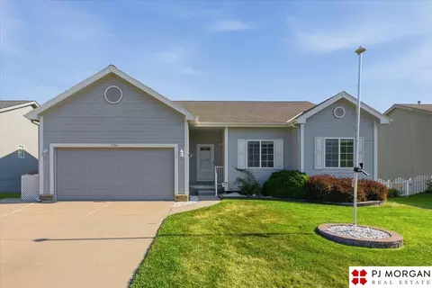 7306 Michelle Ave, La Vista, NE 68128