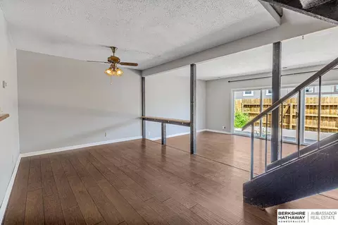 9023 Gary Cir, Omaha, NE 68138