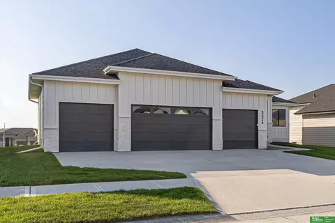 10715 S 220th St, Gretna, NE 68028