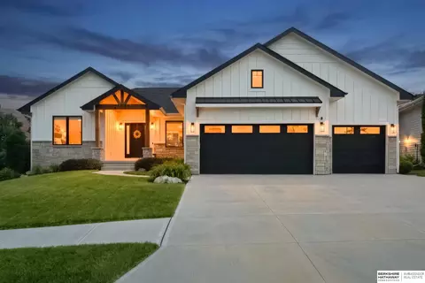 21529 B St, Elkhorn, NE 68022