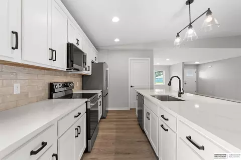 Kitchen - 1216 Valley View St, Valley, NE 68064 photo 2 of 11