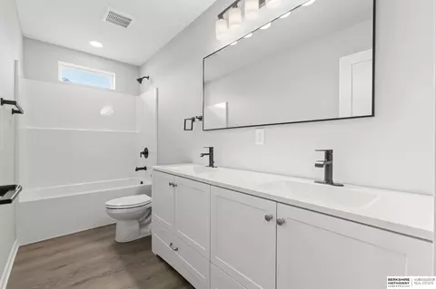 Bath - 1216 Valley View St, Valley, NE 68064 photo 3 of 3