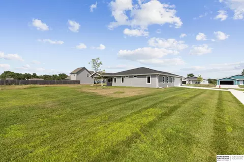 Exterior - 1216 Valley View St, Valley, NE 68064 photo 5 of 8